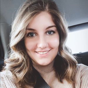 Meet your Posher, Emily